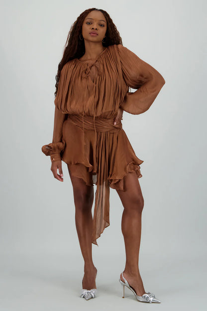 Robe courte plissée à volants