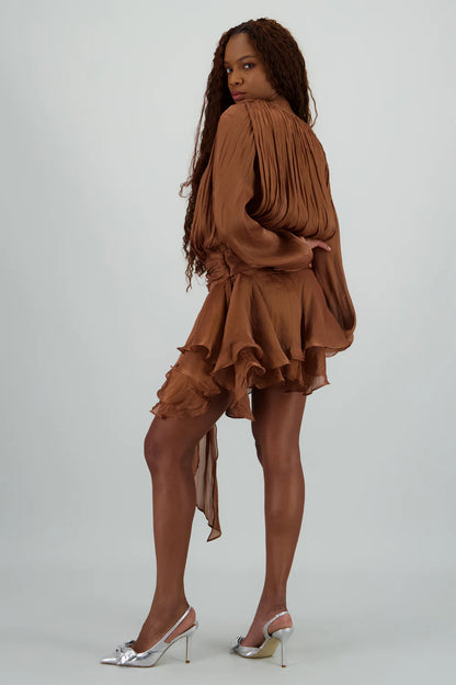 Robe courte plissée à volants