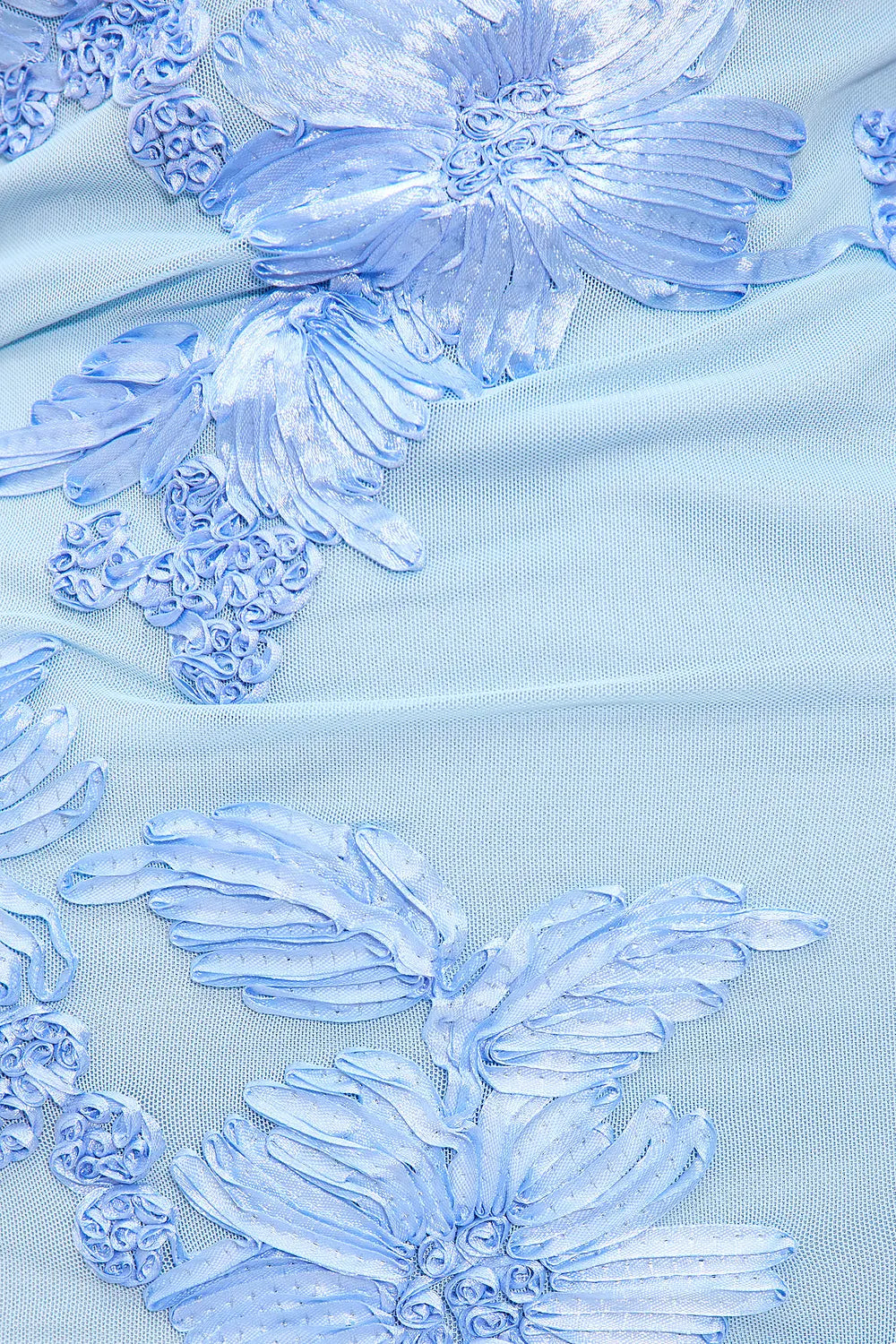 Robe ajustée à manches évasées et dos ouvert