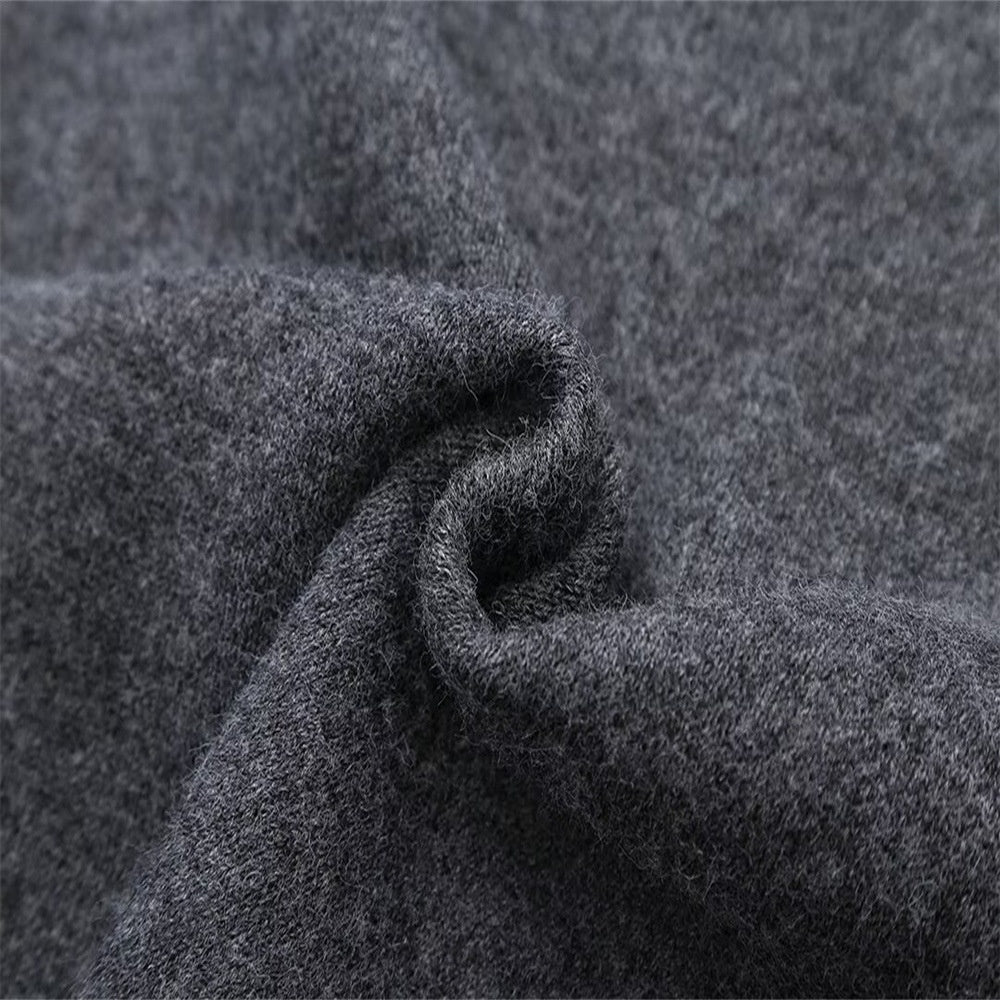 Manteau court en maille avec écharpe