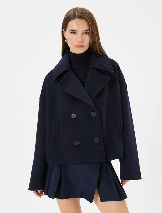 Manteau court croisé à larges revers