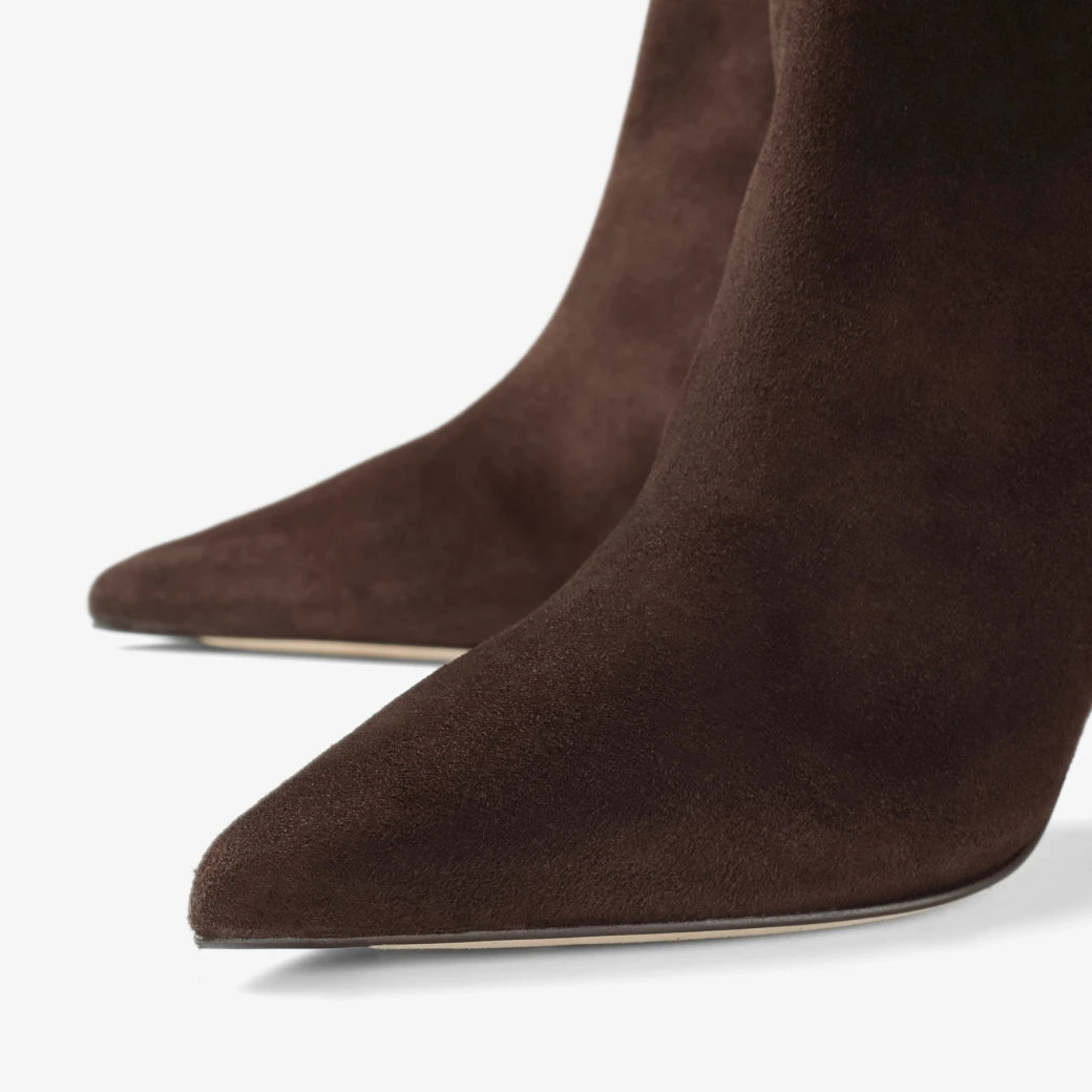 Bottes droites à talons aiguilles