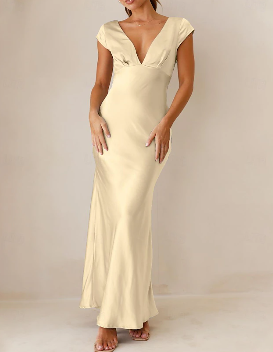 Robe élégante dos nu à décolleté