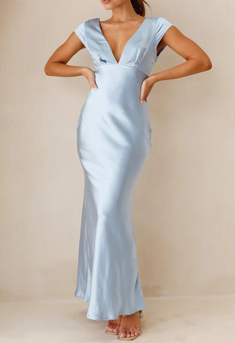 Robe élégante dos nu à décolleté