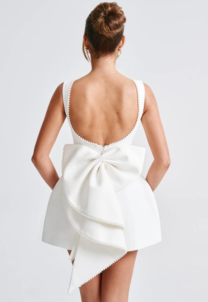 Robe Courte Dos Nu avec Nœud