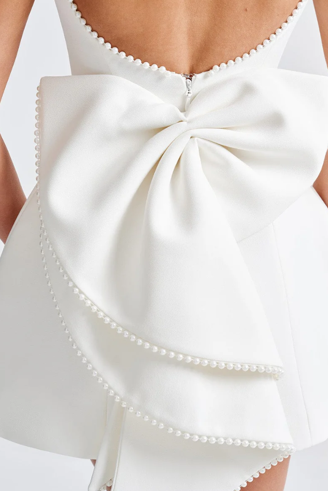 Robe Courte Dos Nu avec Nœud