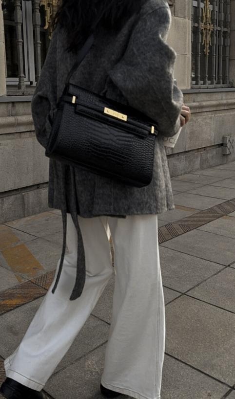 Manteau court ceinturé à col montant