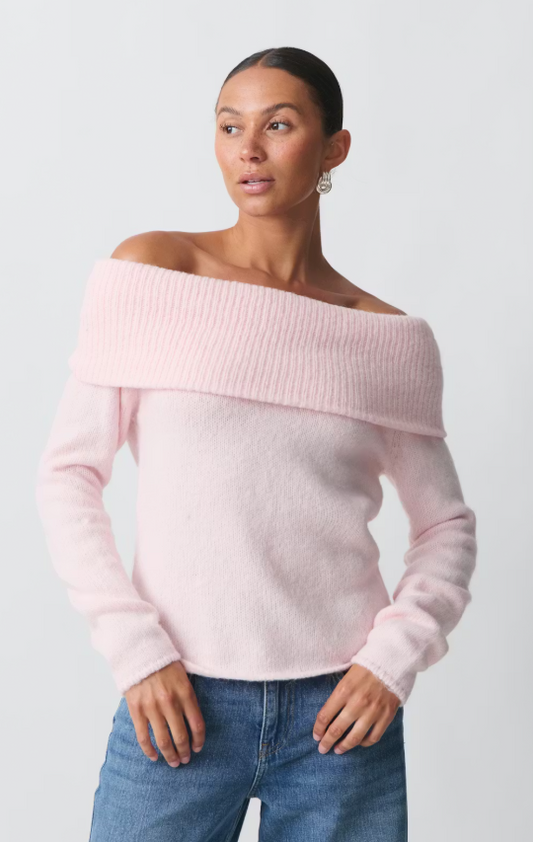 Pull à épaule dénudée