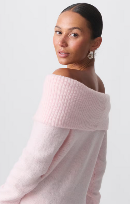 Pull à épaule dénudée