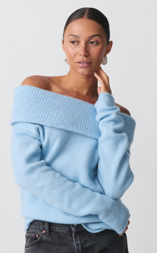 Pull à épaule dénudée