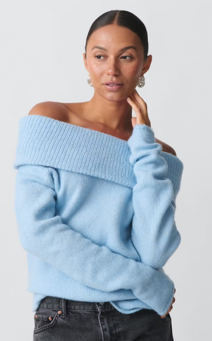 Pull à épaule dénudée