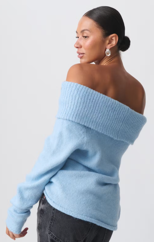 Pull à épaule dénudée