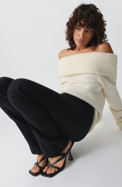 Pull à épaule dénudée