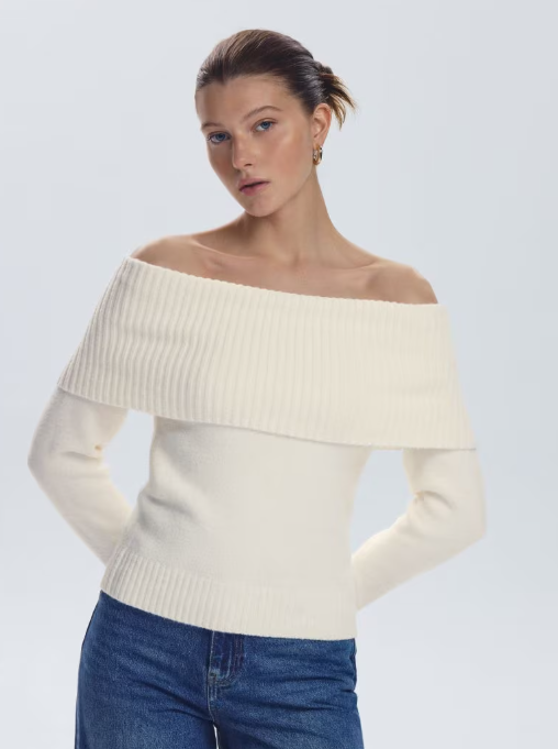 Pull à épaule dénudée
