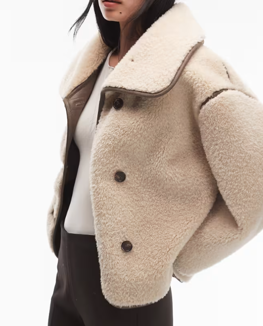 Veste court à col large à bord marron