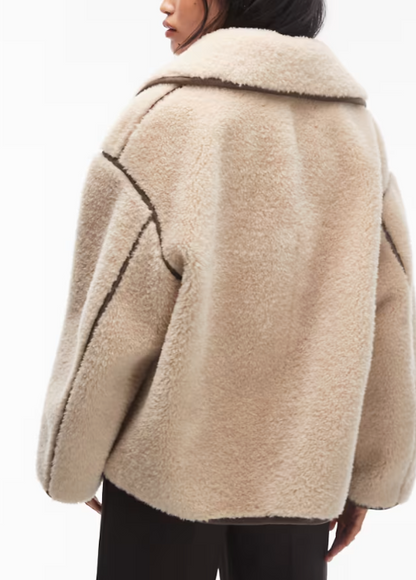 Veste court à col large à bord marron