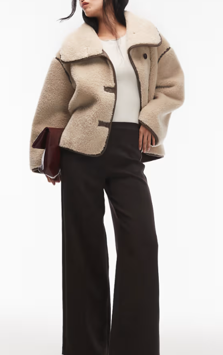 Veste court à col large à bord marron