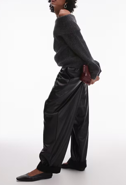 Pull à épaule dénudée