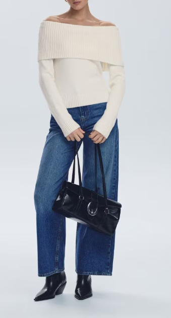 Pull à épaule dénudée