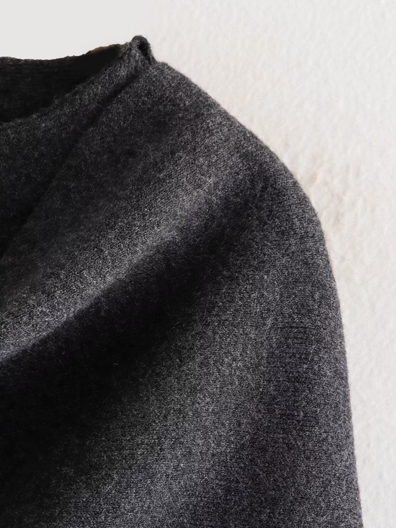 Manteau court en maille avec écharpe