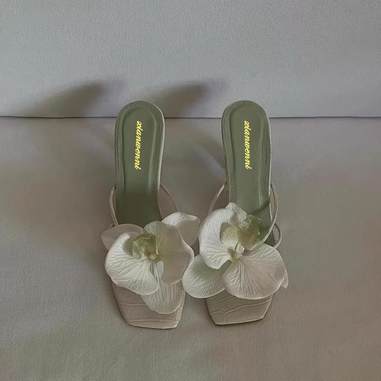 Internet Celebrant Travel Beach Shoes Europe And America 2024 New Flower Decorative Thong High Heel Sandals And Slippers Women's Summer Wear Fashion