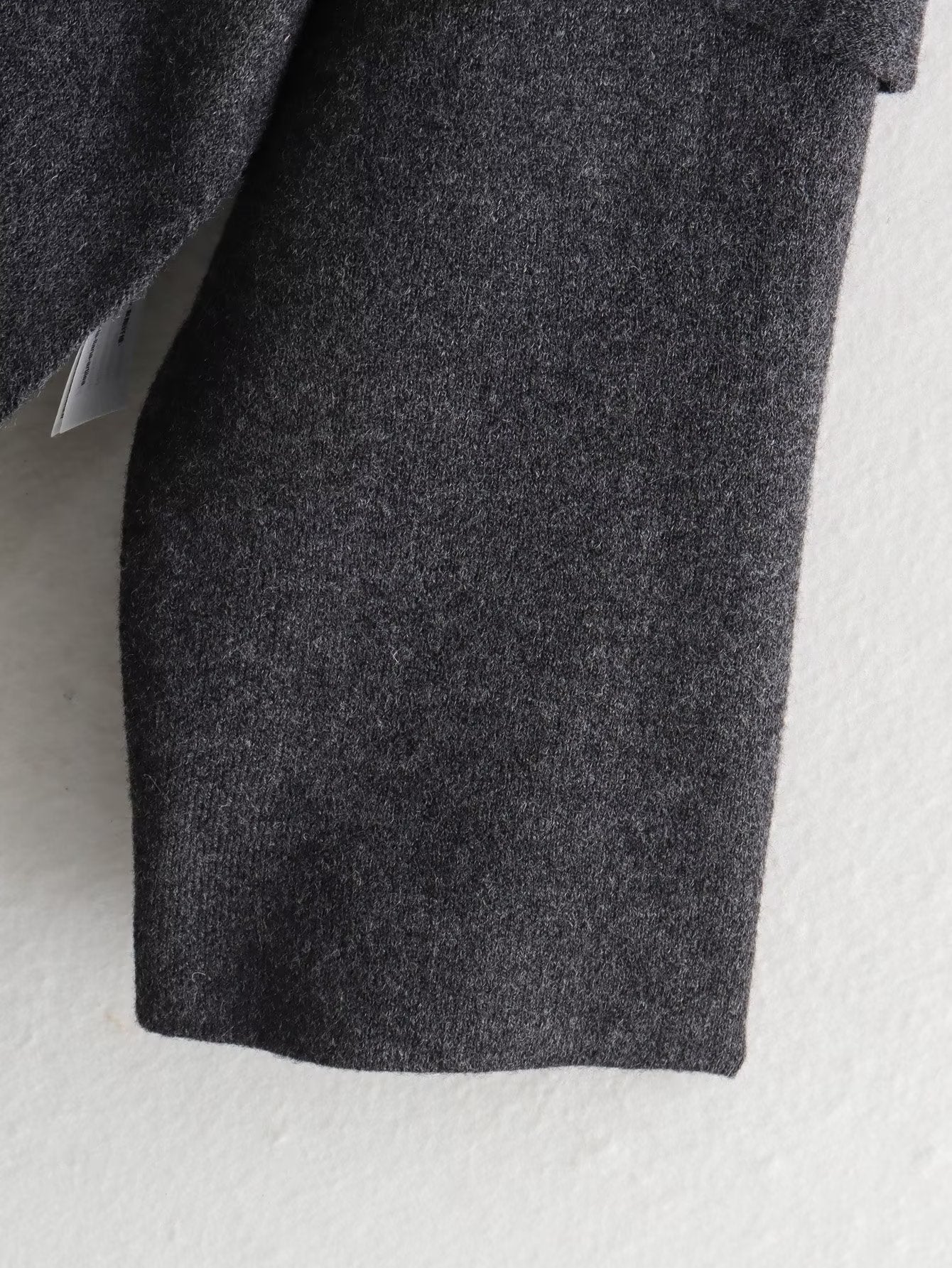 Manteau court en maille avec écharpe