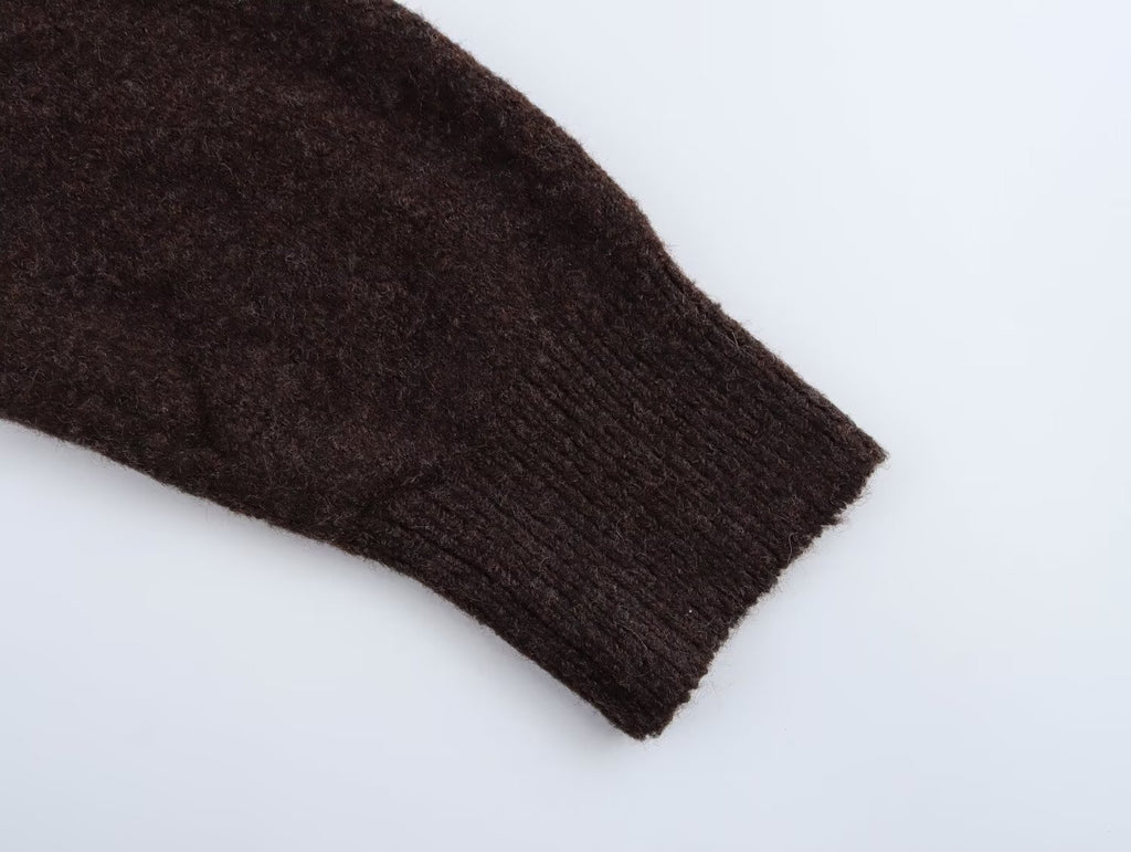 Pull col droit ouvert épaules