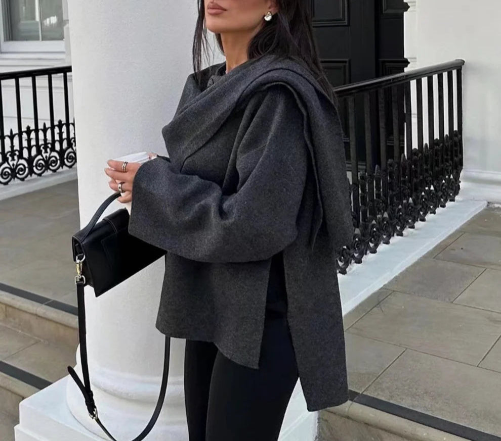 Manteau court en maille avec écharpe