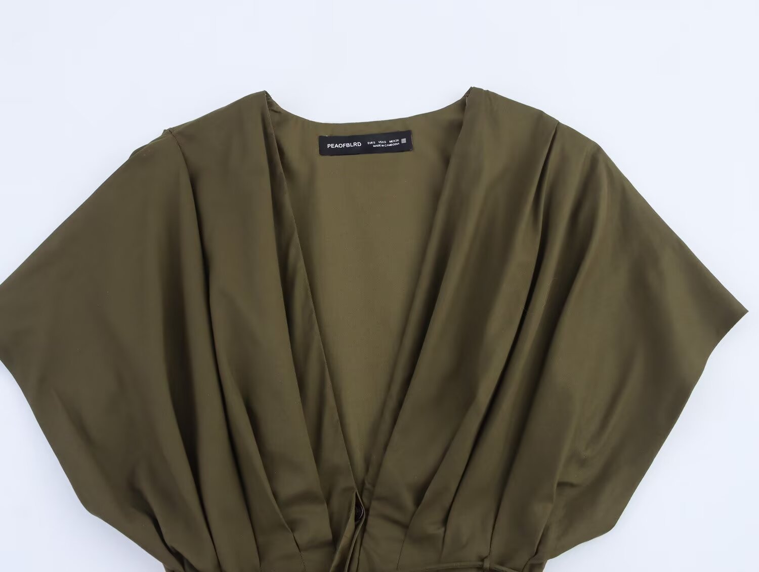 Robe midi plissée à col en V
