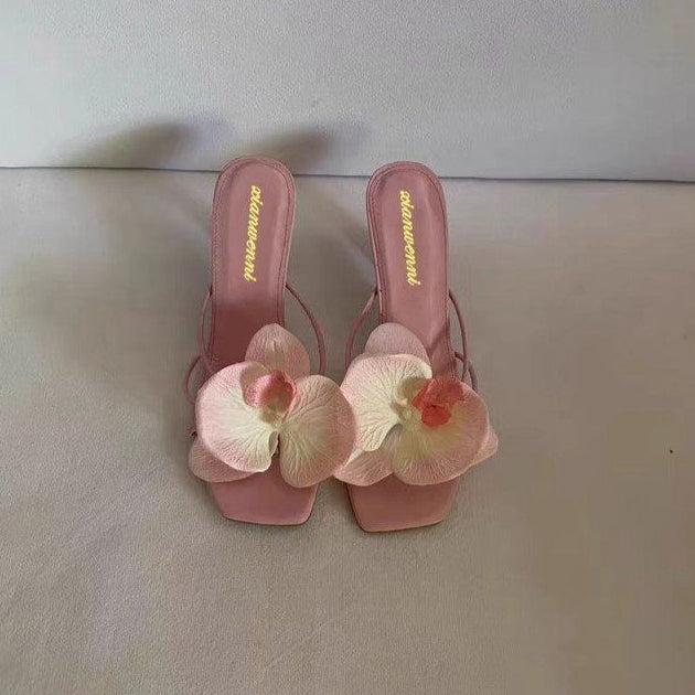 Mules à Talons avec Fleur Sculptée