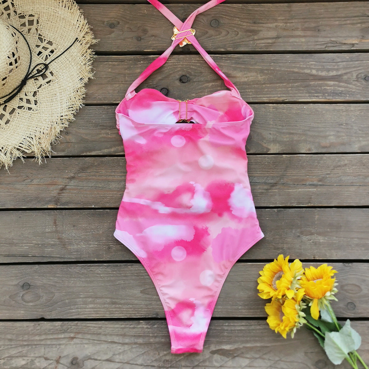 Maillot de bain une pièce à ornements dorés – collection été 2025