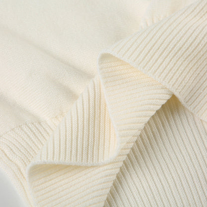 Pull asymétrique à épaule dénudée