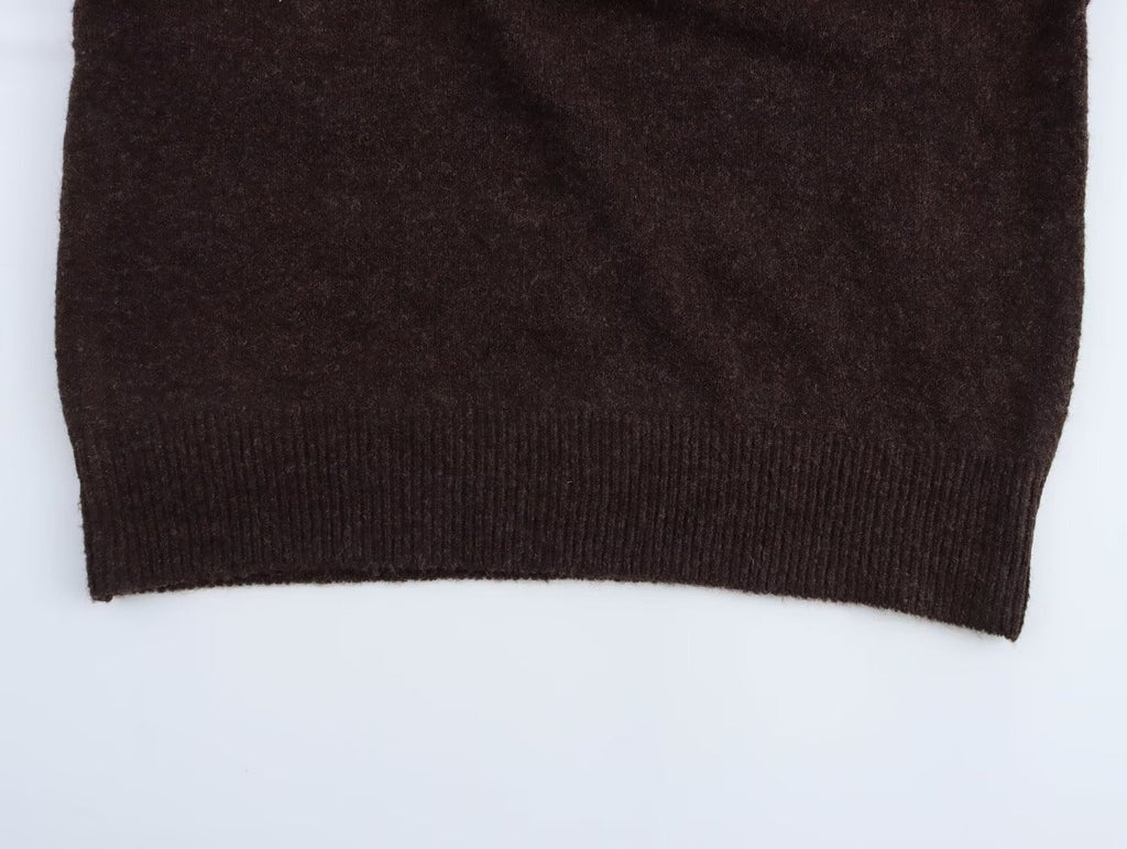 Pull col droit ouvert épaules