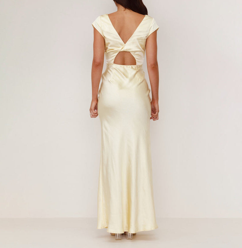 Robe élégante dos nu à décolleté