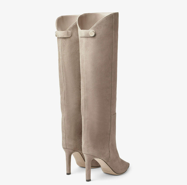 Bottes droites à talons aiguilles