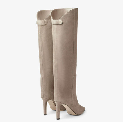 Bottes droites à talons aiguilles