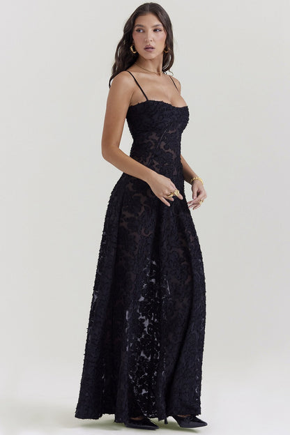 Robe longue noire en dentelle