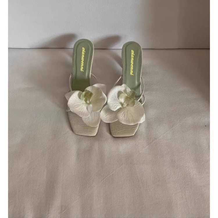 Internet Celebrant Travel Beach Shoes Europe And America 2024 New Flower Decorative Thong High Heel Sandals And Slippers Women's Summer Wear Fashion