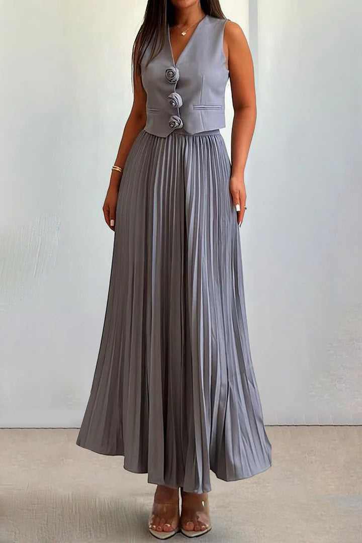 Ensemble sans manches avec détails fleurs + jupe plissée