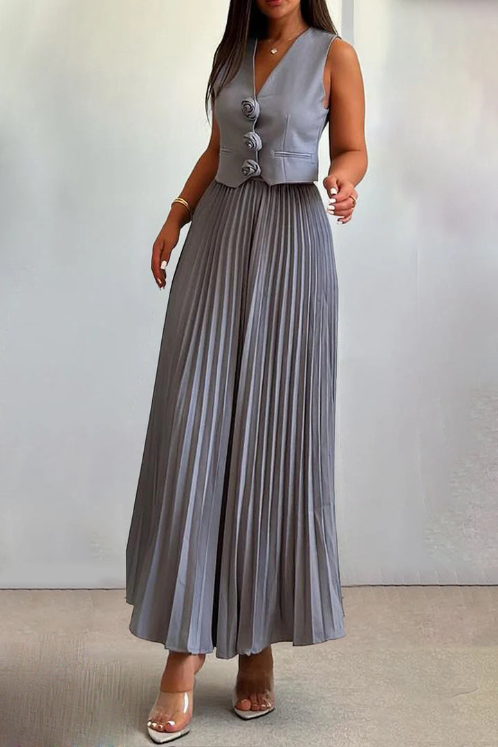Ensemble sans manches avec détails fleurs + jupe plissée