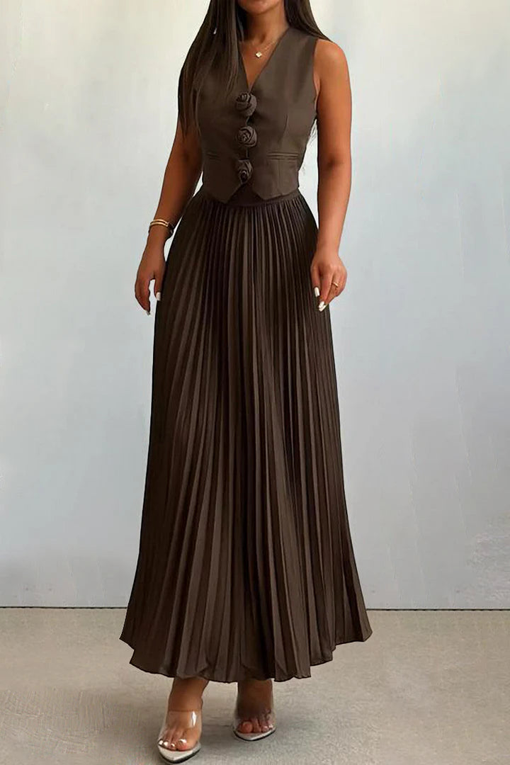 Ensemble sans manches avec détails fleurs + jupe plissée