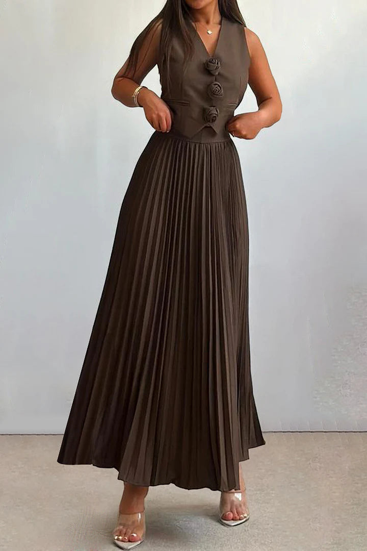 Ensemble sans manches avec détails fleurs + jupe plissée